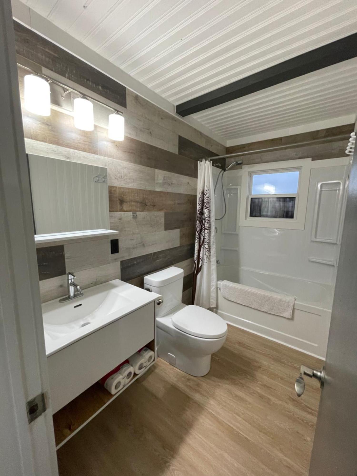 Newly Renovated Confederation Bridge View Cottages Borden-Carleton Exterior photo